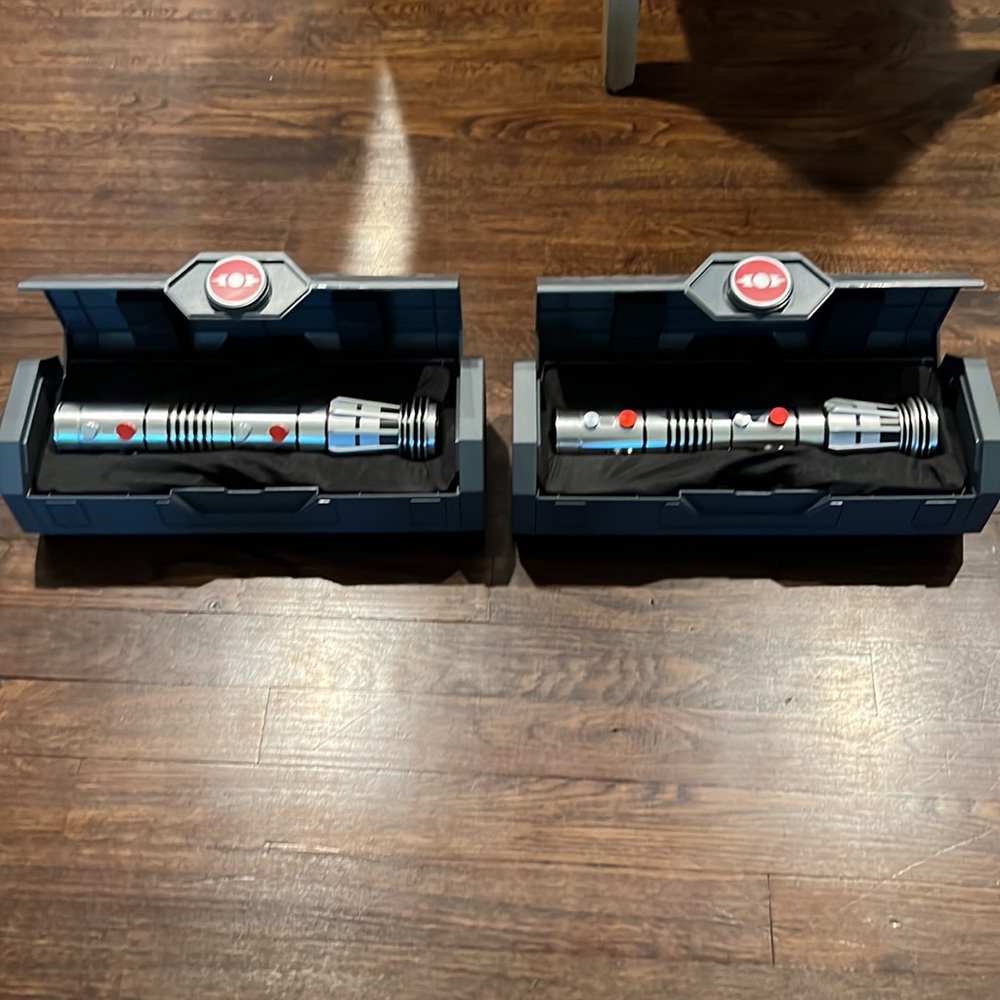 Galaxy’s Edge Legacy Maul Sabers (SET) - Picture 7 of 8